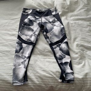 EUC Calia by Carrie Underwood black & white leggings w/cute mesh detail! Large